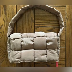 Puffy shoulder bag